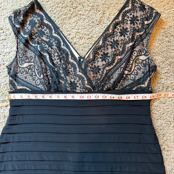 Adrianna Papell Black Lace V-Neck Midi Dress - Picture 4 of 9